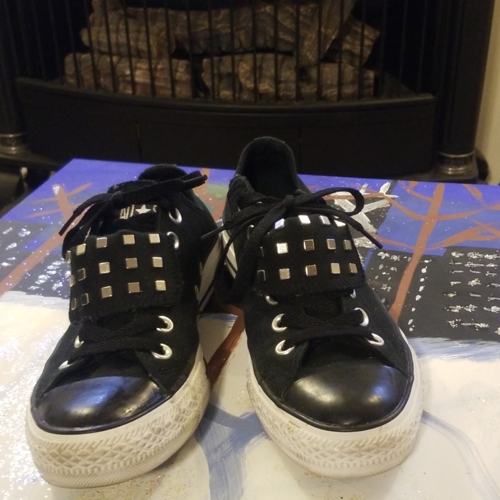 Gentle used studded Converse